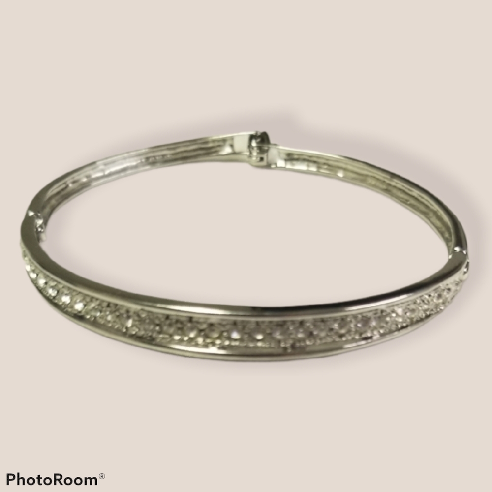 💥2/$30💥 Women's Rhinestone Bangle - Picture 3 of 4